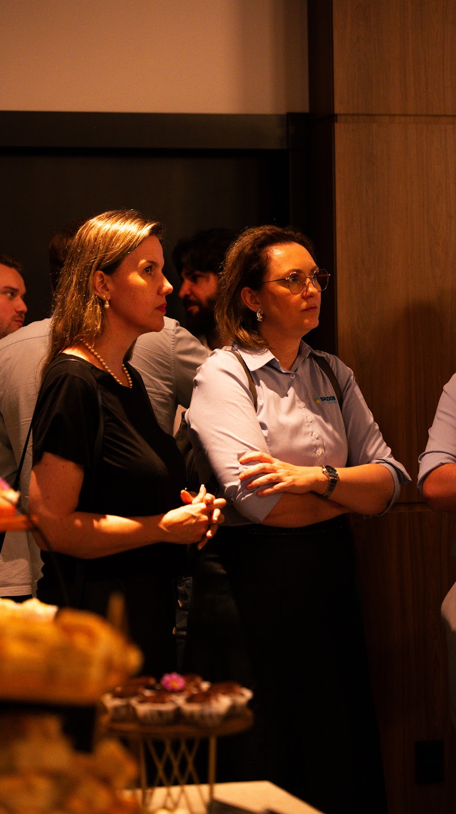 Empresários conversando durante o networking